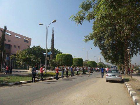 طلاب المنيا ينظمون سلسلة بشرية رفضًا لحكم العسكر