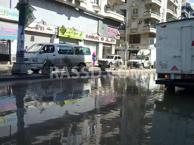 صور| شوارع الأسكندرية تغرق بمياه الصرف الصحي والأمطار