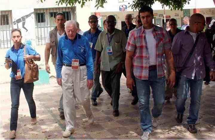 “كارتر” يغلق مكتبه بالقاهرة ويؤكد: لا ديموقراطية بمصر