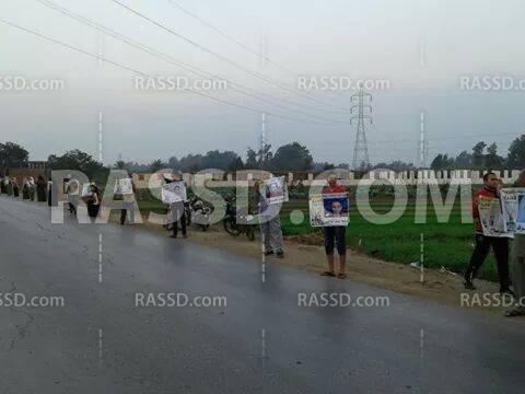 سلسلة بشرية في المنوفية تنديدًا بالأحوال المعيشية