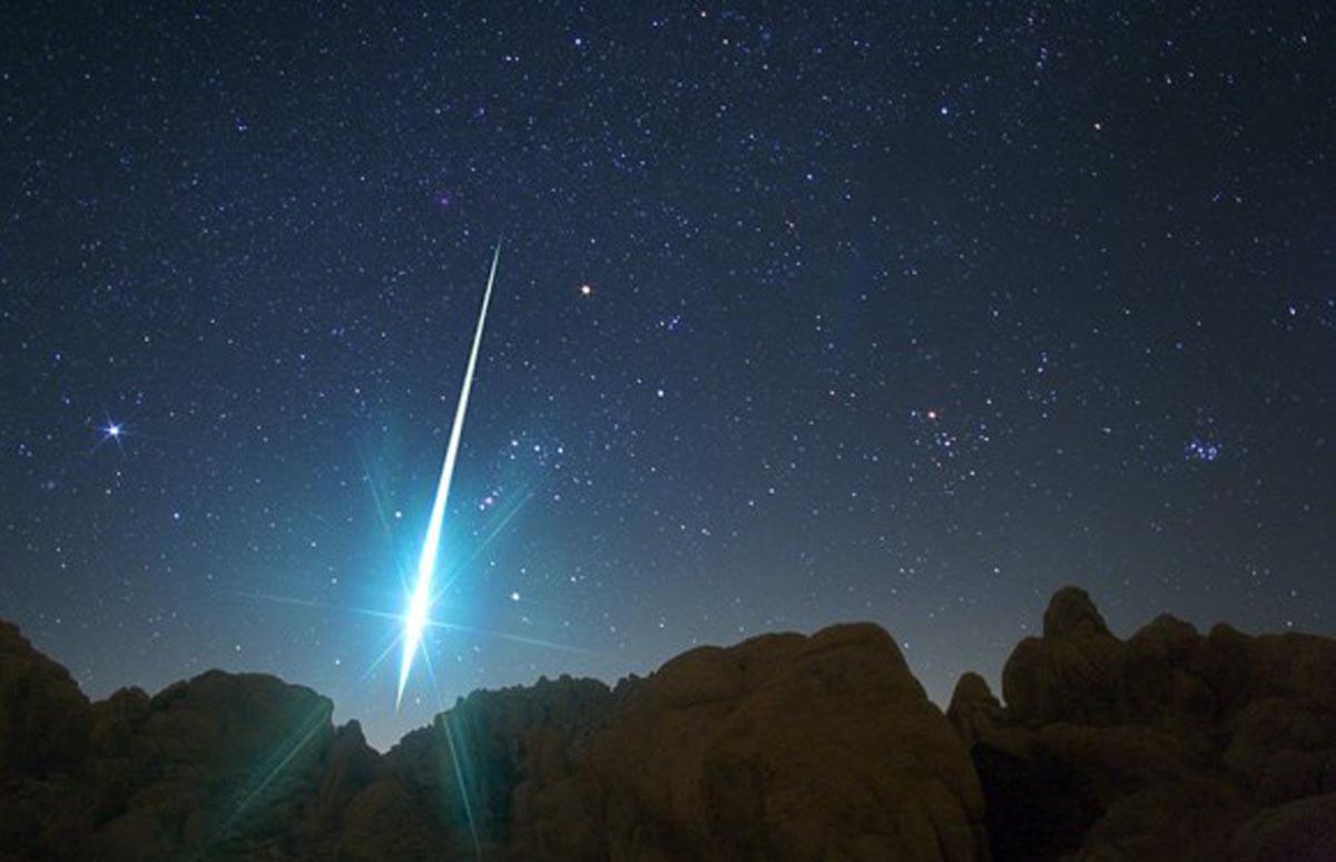 “البحوث الفلكية”: شهب “الجباريات” تمطر مصر فى ظاهرة كونية فريدة