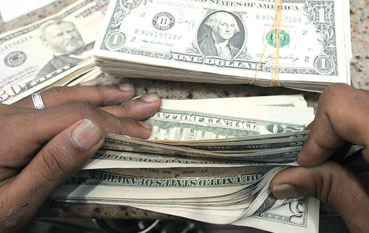 أزمة الدولار.. ارتفاع وشيك في أسعار الزيوت والأدوية