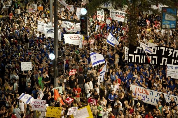 “إندبندنت”: الصهاينة نسوا المحرقة ويستقرون بألمانيا من أجل بطونهم