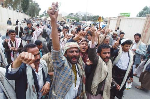 مسيرتان باليمن تطالبان بإخراج المسلحين من “الحديدة”