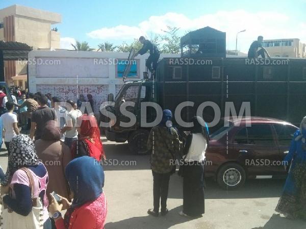 بالصور.. أمن الانقلاب يحاصر تجارة دمياط بعد مسيرة مناهضة للعسكر