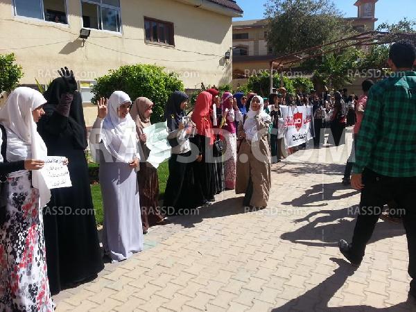 بث مباشر..وقفة لطلاب دمياط ضد الانقلاب بكلية آداب