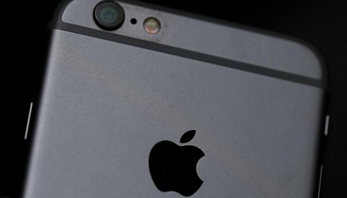 أبل: اختراق شفرات آيفون الجديد “مستحيل”