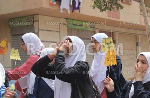 وقفة لطالبات المعهد الأزهري في طهطا سوهاج رفضًا لقمع الطلاب