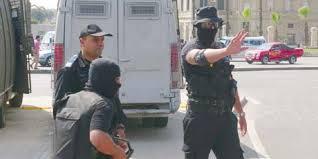 تشديدات أمنية في جامعات القاهرة بعد انفجار النهضة