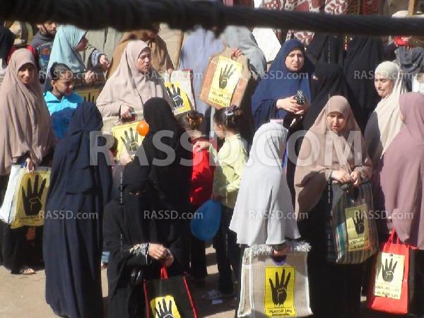 بالصور”تسوق ضد الانقلاب”..أحدث ابتكارات النساء للمقاومة