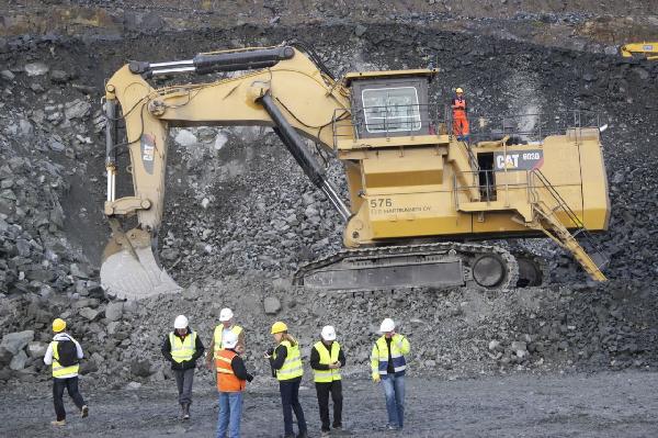 “زامبيا” تتهم شركات التعدين بـ”ابتزازها”