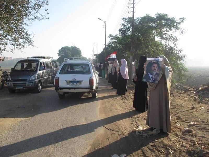 سلسلة بشرية في تلا منوفية تطالب بإسقاط حكم العسكر