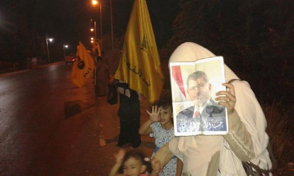 صور| سلسلة بشرية في أسوان تنديدًا بالغلاء