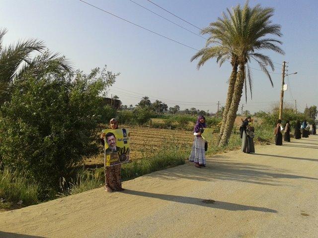 سلسلة بشرية في يوسف الصديق بالفيوم رفضًا لحكم العسكر