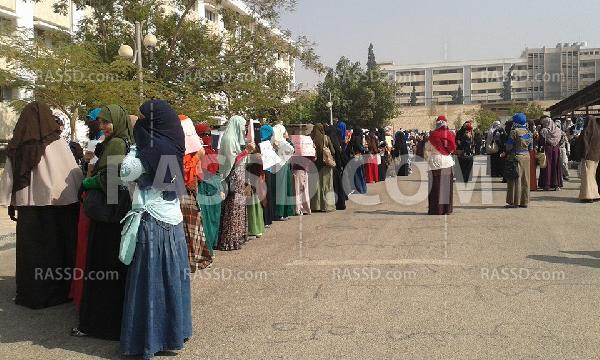 صور| طالبات الأزهر ينددن بحبس زميلاتهن 5 سنوات