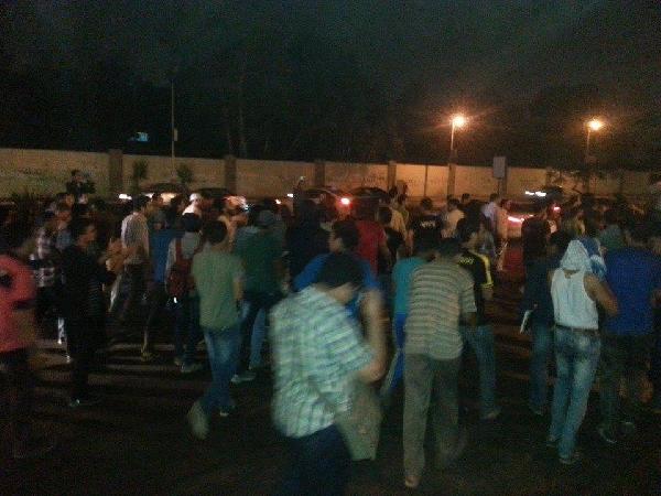 “طلاب الأزهر” يقطعون شارع “النحاس” وينددون بغلق المدينة