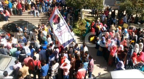 صور| تظاهرة حاشدة بجامعة بني سويف للتنديد بالقمع الأمني