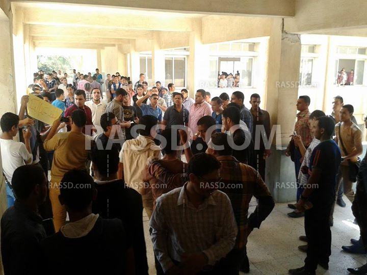 طلاب الدراسات الإسلامية في دمياط يتظاهرون رفضًا لحكم العسكر