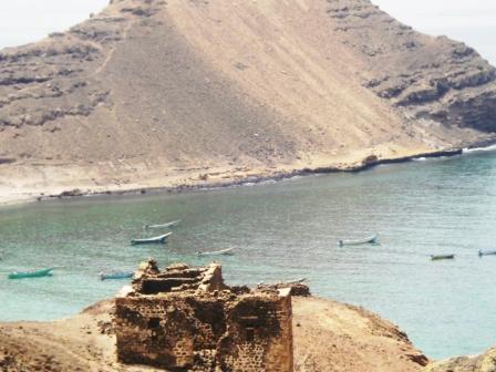 مضيق باب المندب يهدد الملاحة في مصر