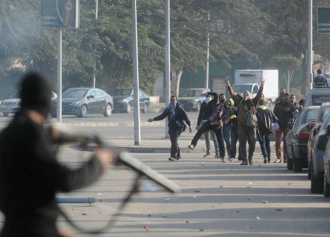 أمن الانقلاب يقتحم جامعة الأزهر بنين في مدينة نصر