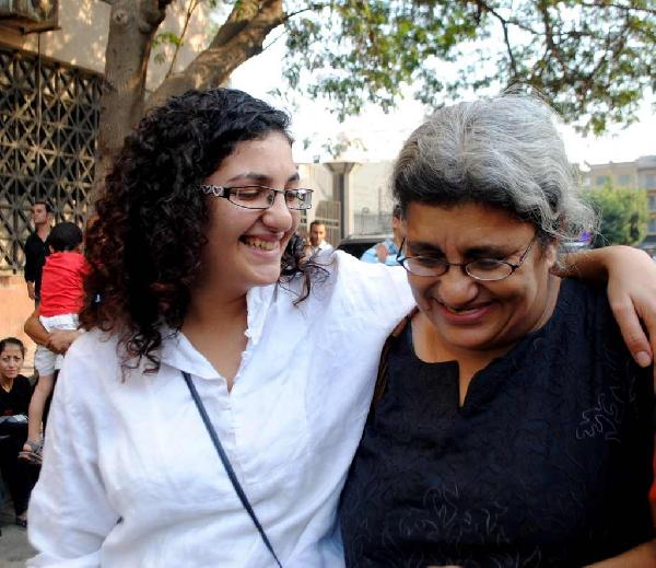 منى سيف ووالدتها يدخلان في إضراب كلي