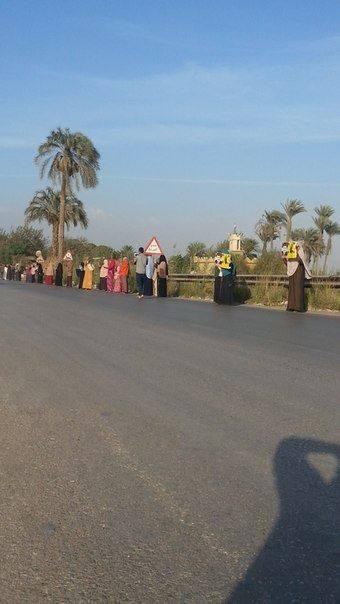 صور| سلسلة بشرية في “ببا” تطالب بإسقاط الانقلاب