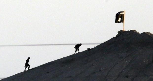 فيديو| إلقاء 20 طنًا من القنابل لإسقاط علم “داعش”