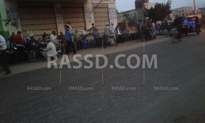 تفاقم أزمة طوابير الغاز أمام مستودع العصافرة في الدقهلية