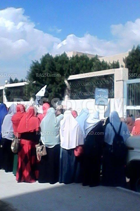 مسيرة لطالبات جامعة السادات تنديدًا باعتقال زملائهم