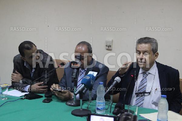 صور| “المركز المصري” يناقش تصنيع أدوية الكبد بمصر