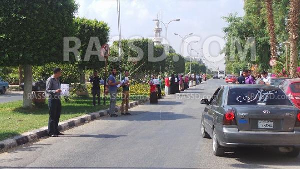 سلسلة بشرية لطلاب المنيا ضد الانقلاب