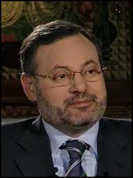 أحمد منصور: “السيسي تجاوز القذافي في الجنون”