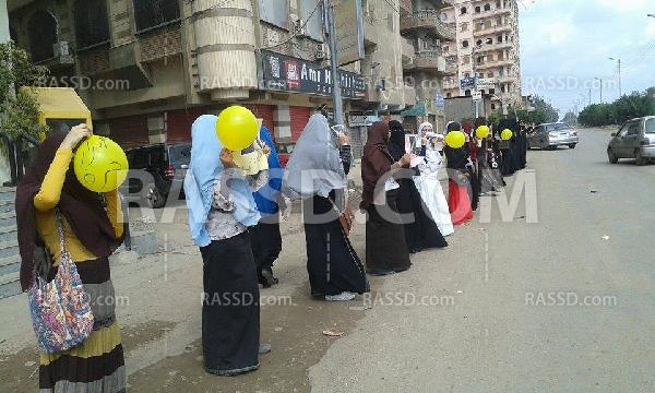 صور| “ثورية حرة” تتظاهر في الدقهلية تنديدًا باعتقال الفتيات