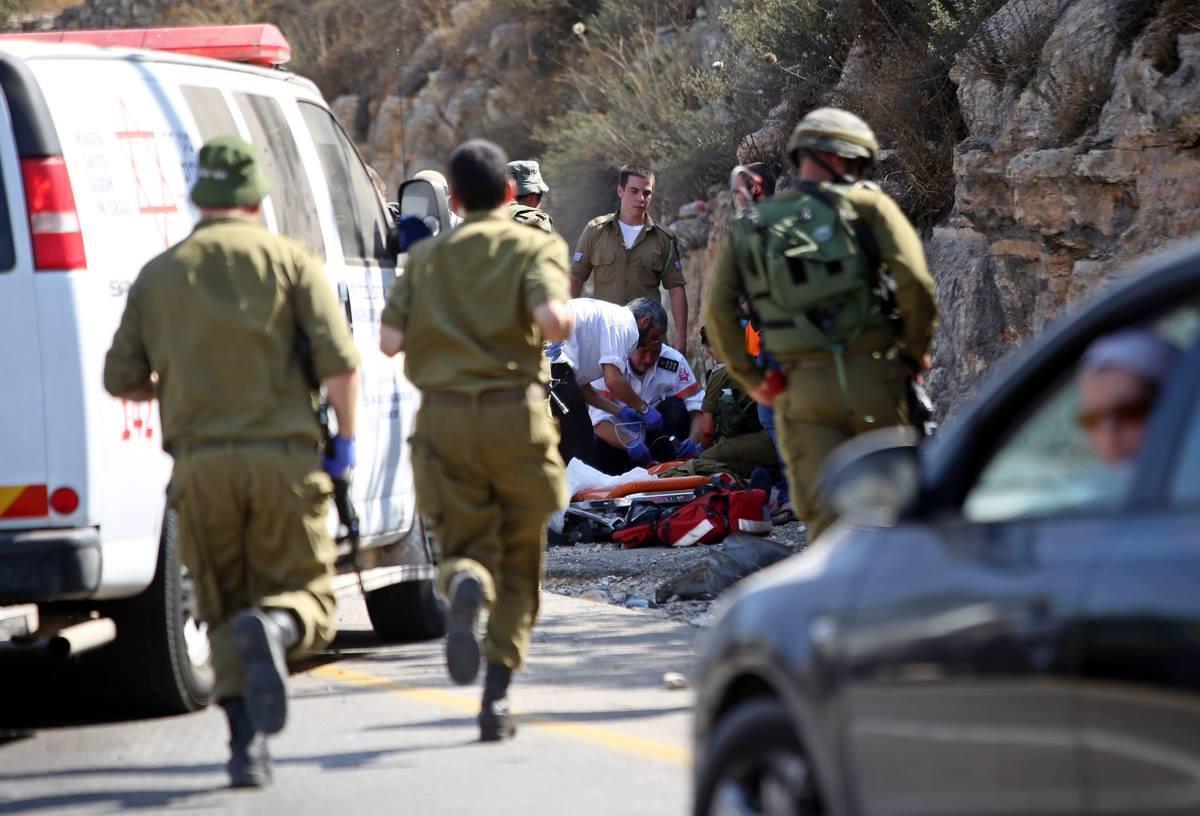 إصابة ثلاث جنود إسرائيليين في عملية إطلاق نار واستشهاد منفذ العملية