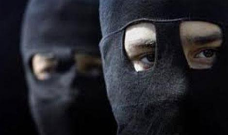 مجهولون يشعلون ألعابًا نارية داخل مركز شرطة الابراهيمية