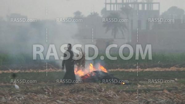 سحابة من الدخان الأسود تغطى سماء أسيوط