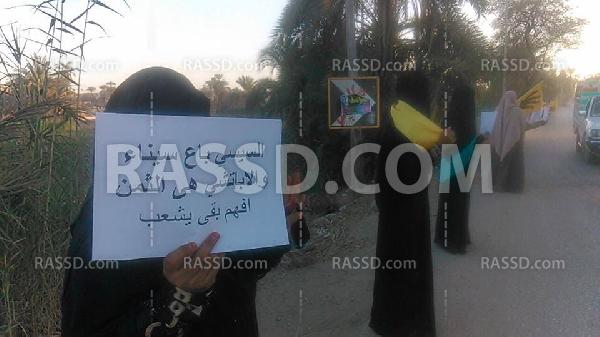 صور| سلسلة بشرية في أسوان تنديدًا بالغلاء