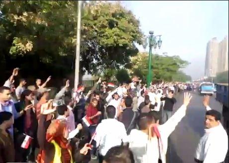 بث مباشر من أمام المحكمة الدستورية رفضا لمحاكمة الرئيس مرسي