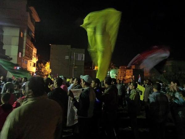 دمياط  تحتفل بإخلاء سبيل أحد المعتقلين