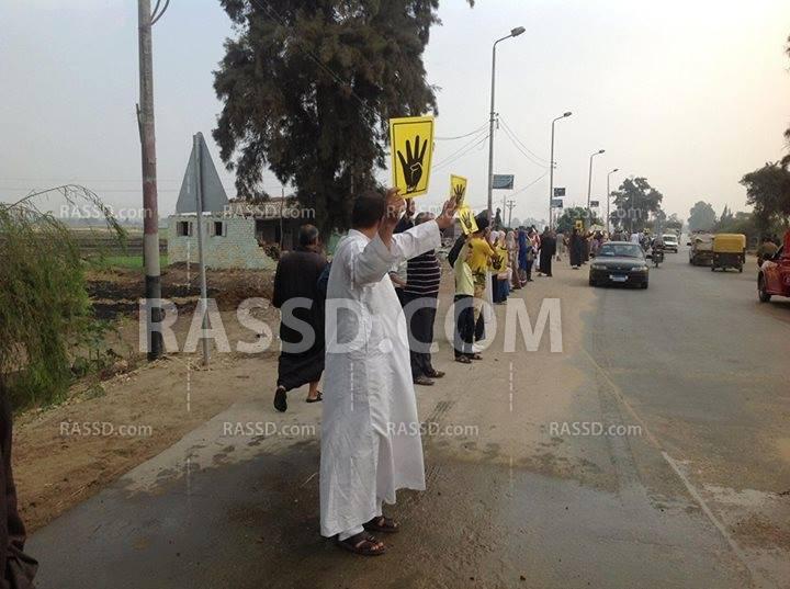 سلاسل بشرية بعدة محافظات تحيي صمود الرئيس