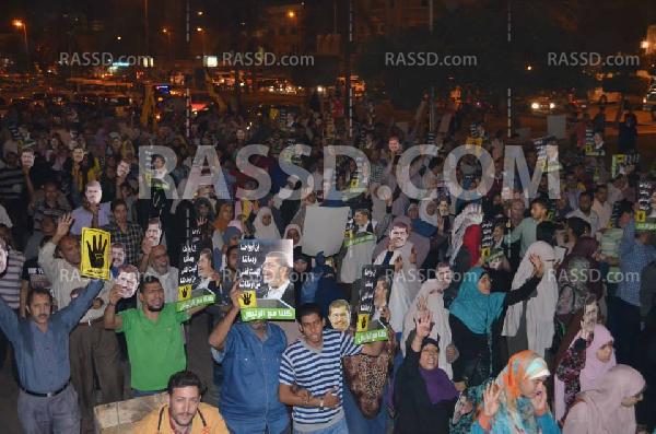 متظاهروا الاسكندرية يهتفون: “رجل يا ريس”