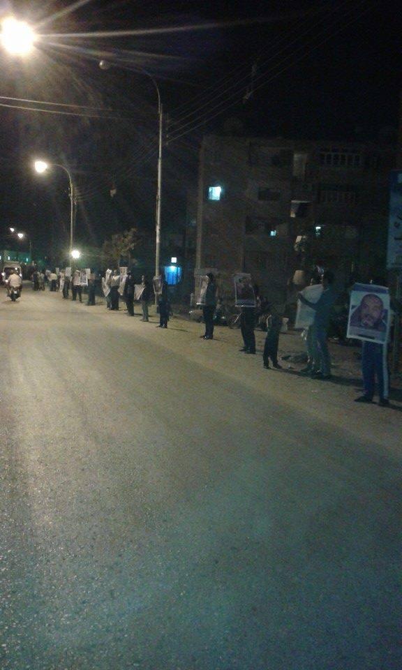 سلسلة بشرية لـ “شباب ضد الانقلاب” في الدقهلية