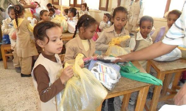 الفرحة بالتسول تغمر مدارس الأقصر..”وبكره تشوفوا مصر”