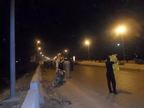 سلسلة بشرية بدمنهور منددة بجرائم العسكر