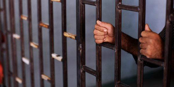 أسرة أيمن فاروق: نريد أن نعرف مكانه ونطمئن عليه