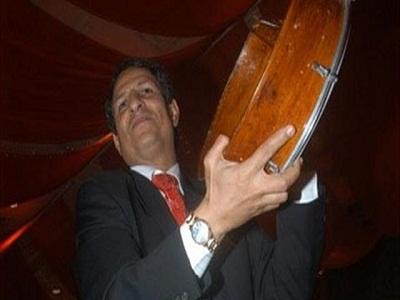 بالفيديو..مصطفى يونس يعيد طائرات إسماعيل ياسين للخدمة..!