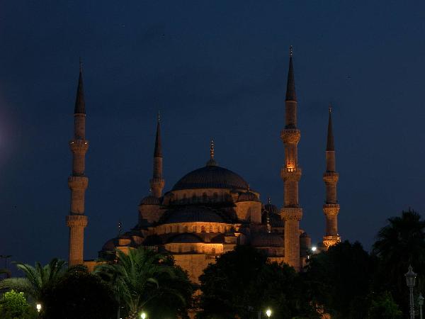 فقيه لـ”رصد”: صلاة الفجر مرتبطة بفترة زمنية وليست دقائق