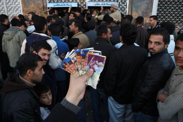 “الأوروبي” يقدم 17.5 مليون يورو لرواتب الفلسطينيين