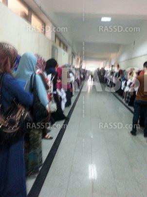 وقفة لطلبة علوم المنصورة أمام مكتب العميد