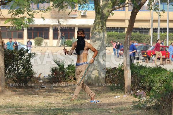 مع تحول الجامعة لساحة قتال..طلاب هندسة الزقازيق يضربون عن الدراسة